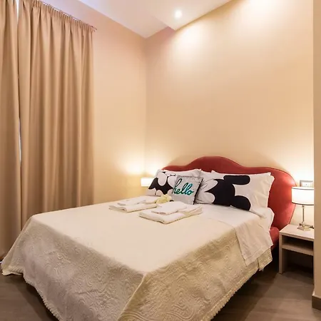 לינה וארוחת בוקר Holidays 4*