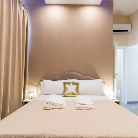 לינה וארוחת בוקר Holidays 4*